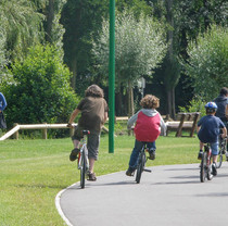 Cyclistes sur les voies cyclables du Plan vert de Chartres métropole