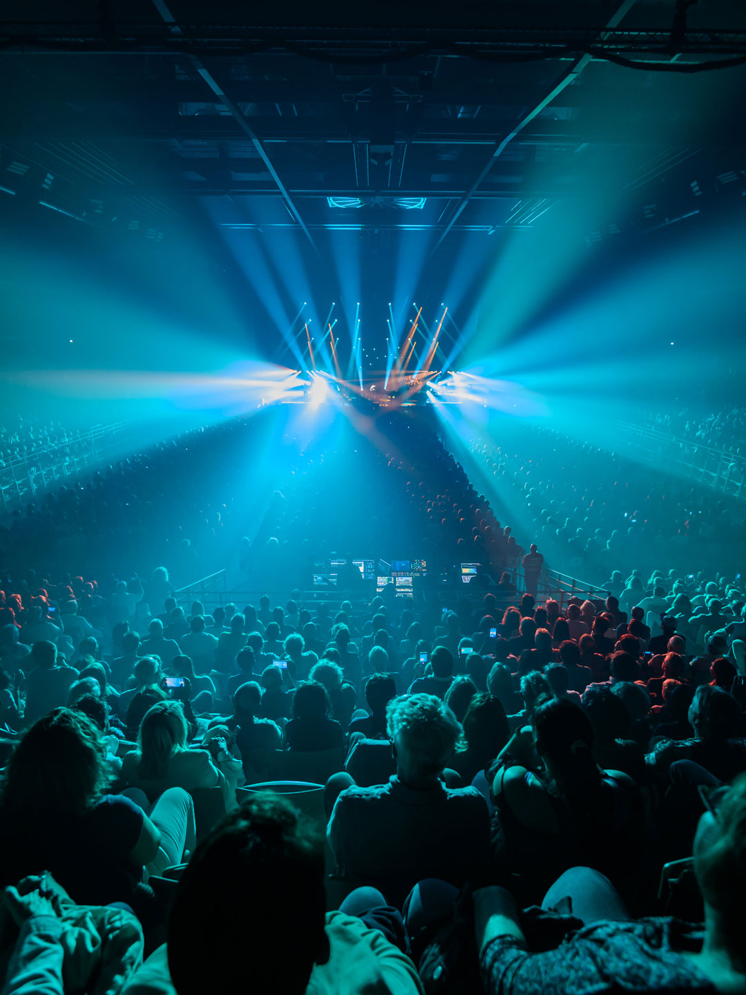 Le Colisée accueille des concerts et spectacles, avec une régie son et lumière capable de les sublimer