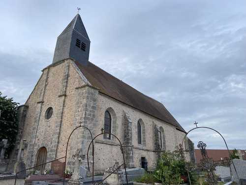 Vue de l'église de Poisvilliers.