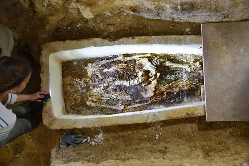 Fouille d'une basilique funéraire mérovingienne à l'emplacement de l'actuelle église Saint-Martin-au-Val.