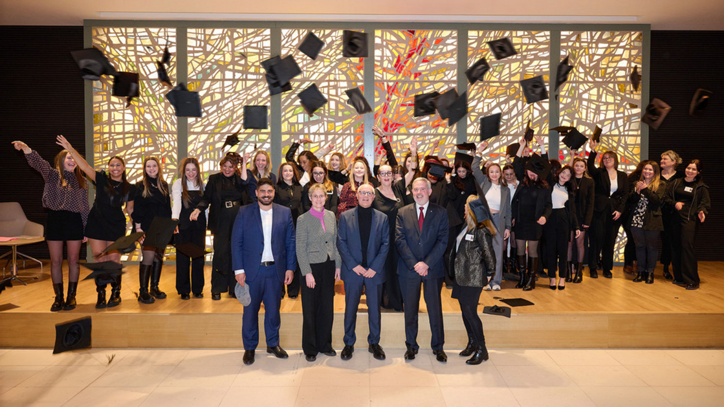 Célébration des étudiantes du Campus de la promotion 2025 lors de la remise des diplômes.