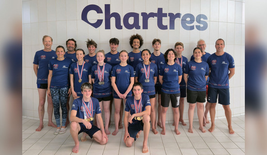 Photo collégiale des membres de la section sportive plongée en apnée du lycée Marceau