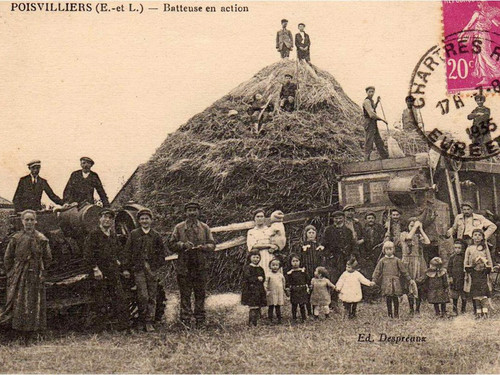 Carte postale représentant la modernisation de l'agriculture du début du XXe siècle à Poisvilliers.