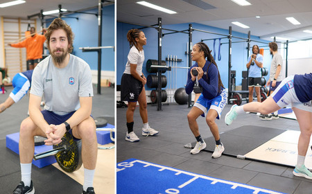 Portrait d'Antoine Metz et vue la salle de musculation du Colisée avec les joueuses du C'CMBF;