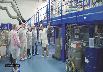 Visite de professeurs dans une entreprise industrielle