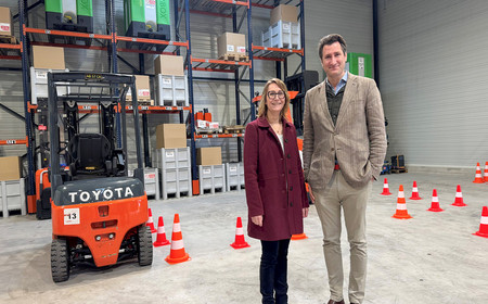 Portrait du directeur de l'entreprise Certigo et de la gérante du centre dans leur local.