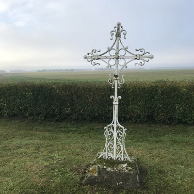 Fresnay-le-Comte, c'est toute une histoire : La croix en fer forgé de Meslay
