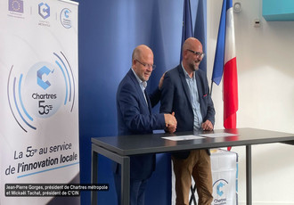 Signature de la convention C'Chartres 5G avec Jean-Pierre Gorges et Mickaël Tachat