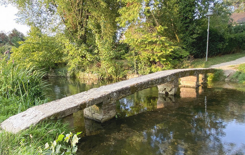 La passerelle en pierre du Gué Bourget à Morancez