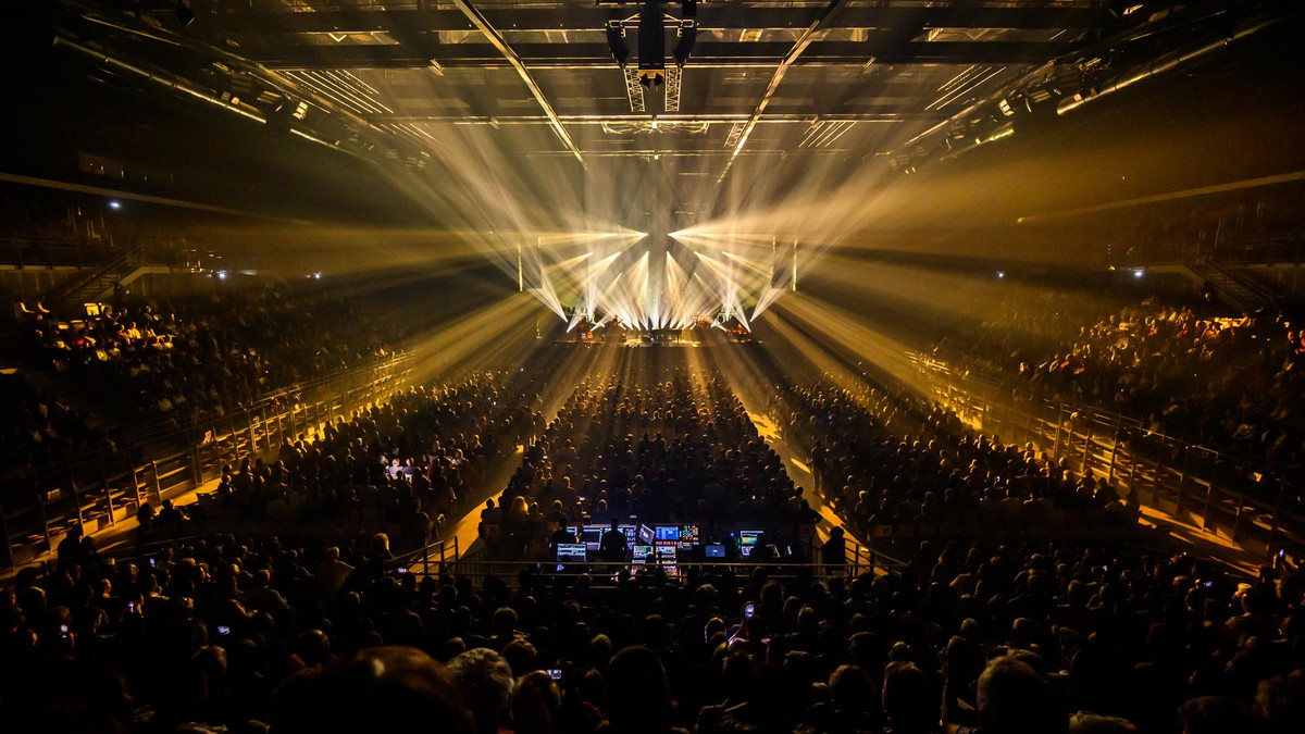 La scène et salle du Colisée durant le concert de Polnareff