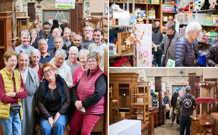 La communauté des Compagnons du partage dans les boutiques de l’entrepôt.